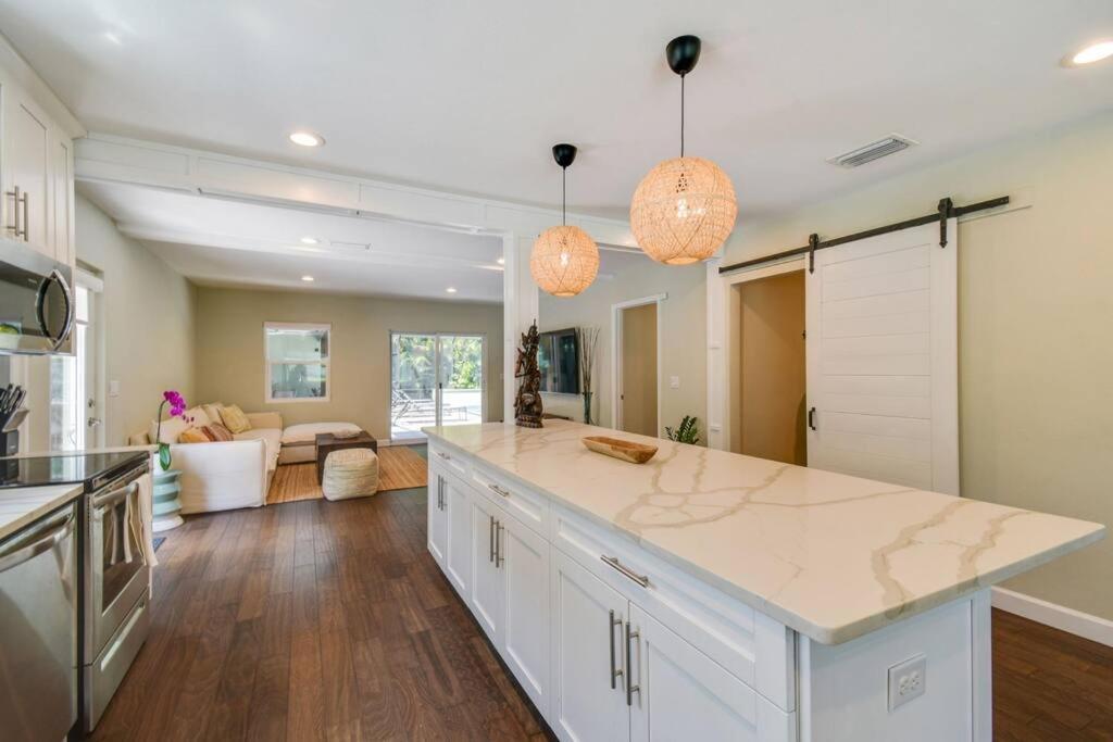 Luxury In The Heart Of South & Pool! Holiday home