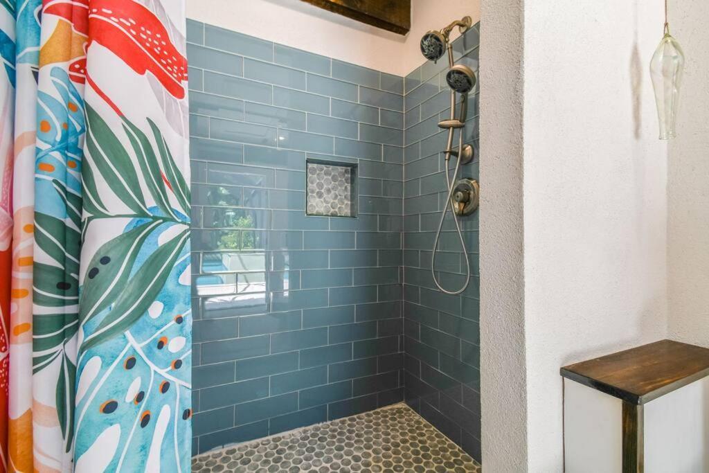 Luxury In The Heart Of South & Pool! Holiday home