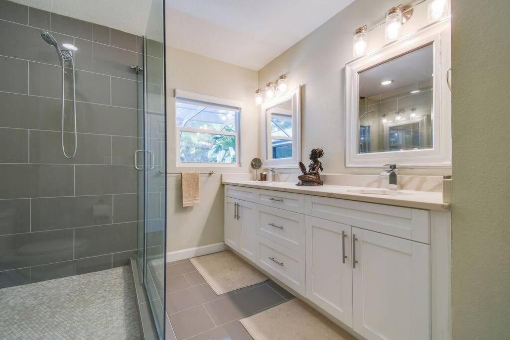 Holiday home Luxury In The Heart Of South & Pool! Tampa