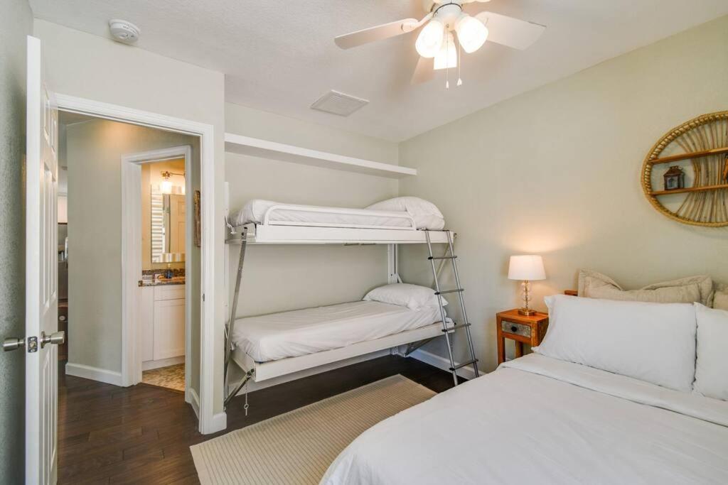 Holiday home Luxury In The Heart Of South & Pool!